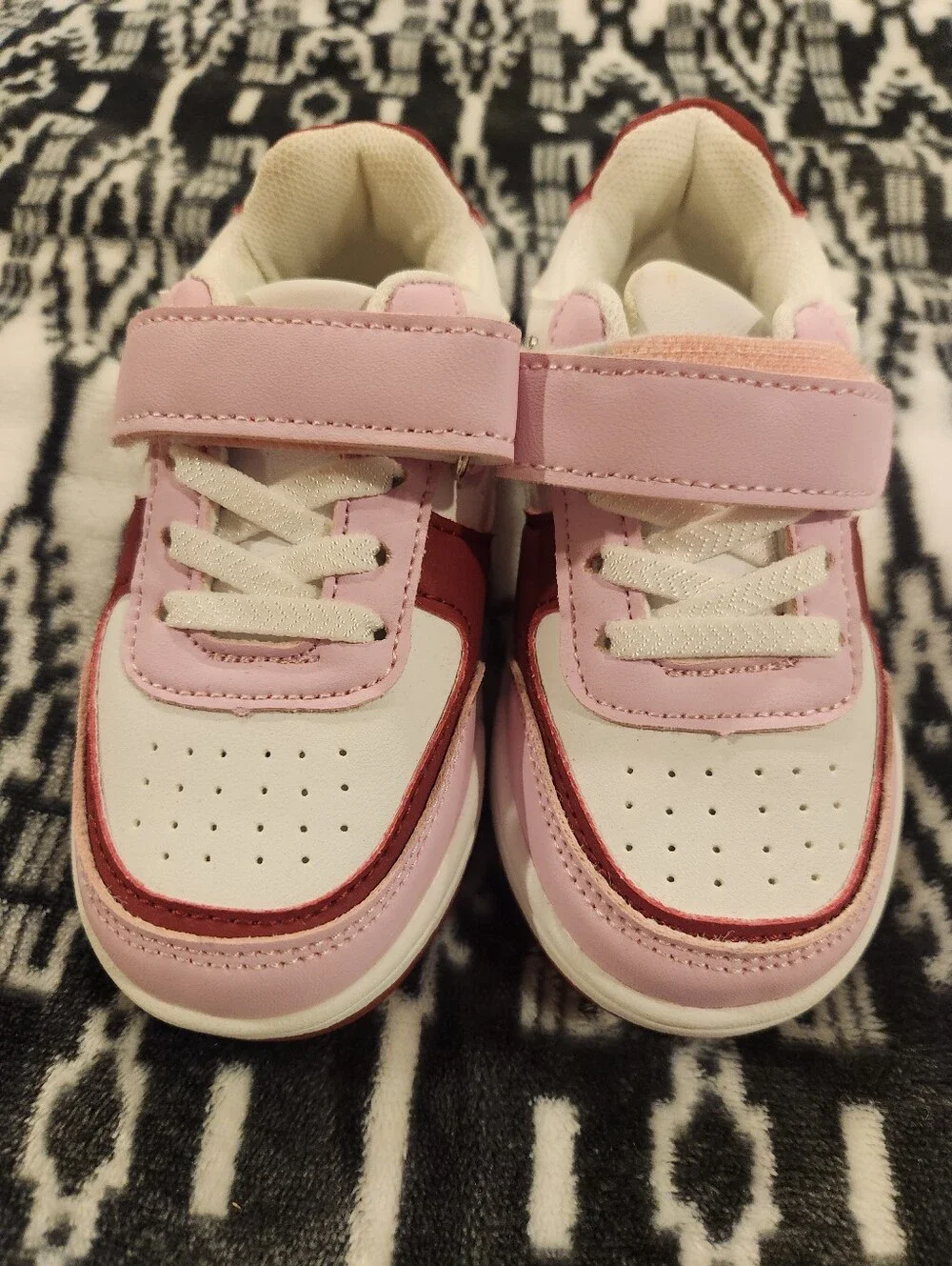NWOT Kids Pink and White Heart Accent Sneakers, Size 7T